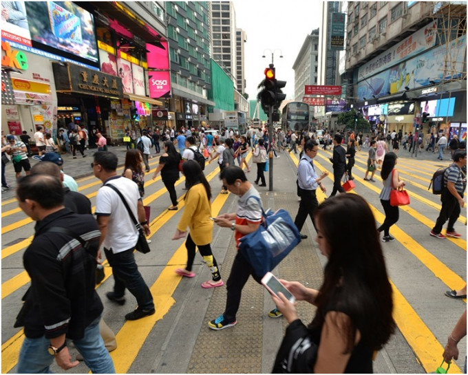 林鄭指若是首次因這計劃而領取4000元的市民需時等待。