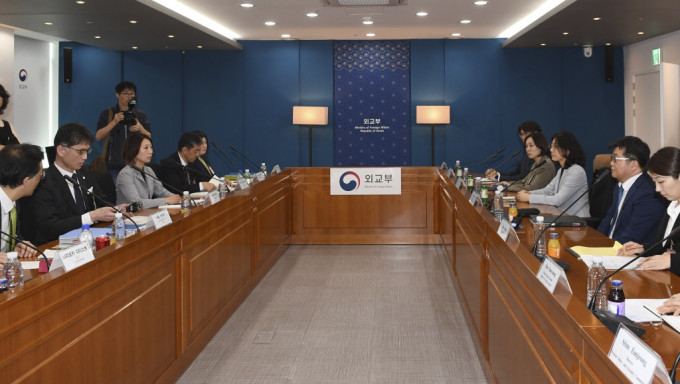 日韩双方开会讨论韩国专家组赴福岛考察「核废水」细节。 美联社