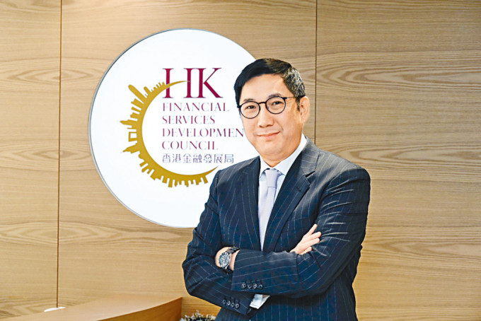 金发局主席李律仁指香港与新加坡定位不一，认为港金融业发展更加全方位。