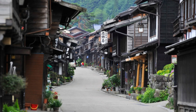 日本长野县驿站町的奈良井宿老街，极具江户时代风情。网上图片