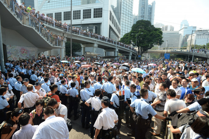 2014年香港爆發「佔中事件」後，前特首董建華籌備搞團結香港基金，希望找出方法，令香港不再出現佔中。
