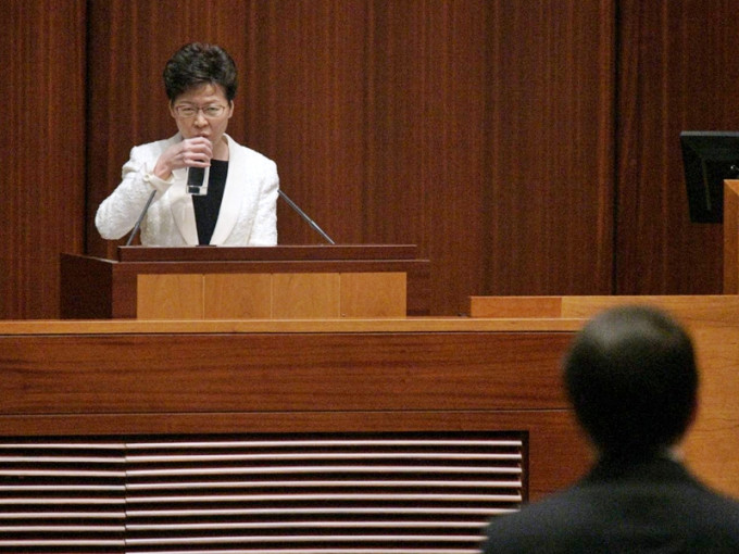 林郑月娥共回应三条提问，均由民建联议员提出。