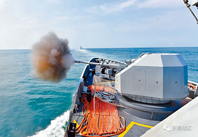 中國海軍艦艇在黃海實彈射擊。