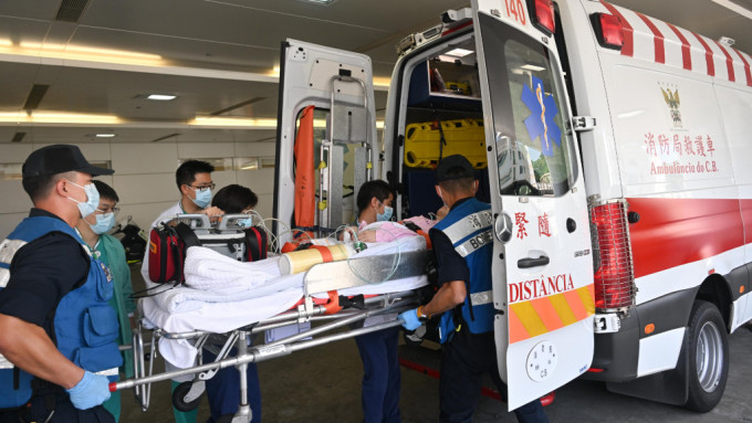 港澳兩地進行「大灣區跨境直通救護車試行計劃」演練 。政府新聞處