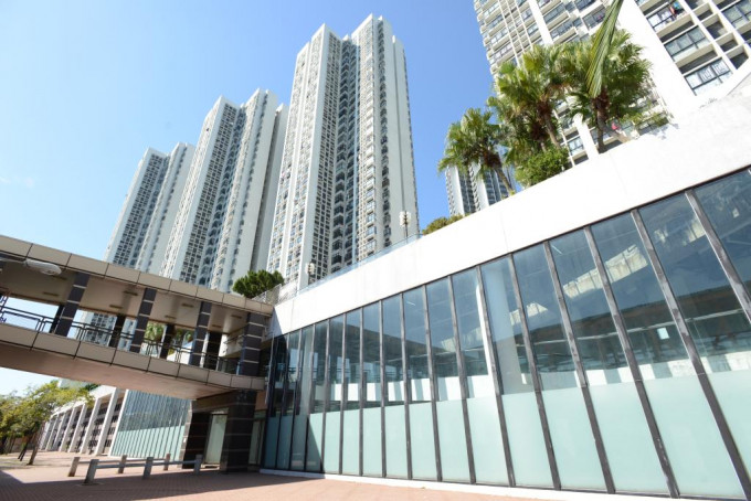 荃灣灣景花園3房套降價48萬至約770萬成交。