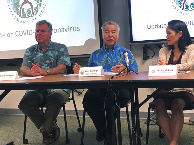 夏威夷官員討論一名已確診新型肺炎的遊客。AP