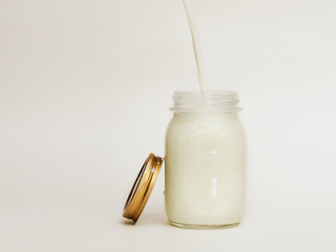 长者饮成人奶粉拣低脂或脱脂最稳阵。unsplash图片