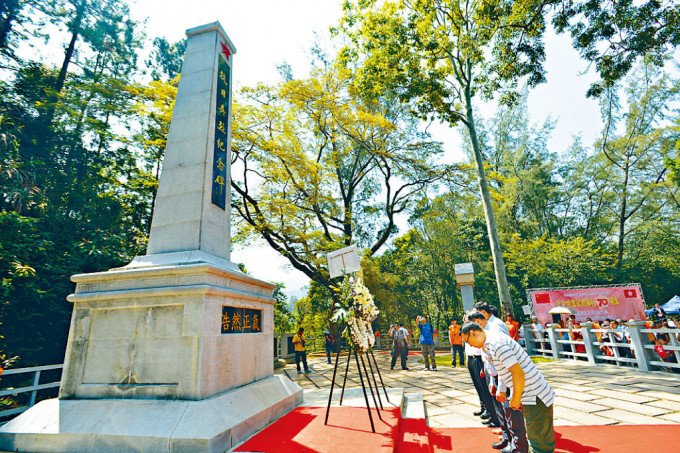 大埔乌蛟腾建有抗日英烈纪念碑，以纪念当年在战事中牺牲的乡民。