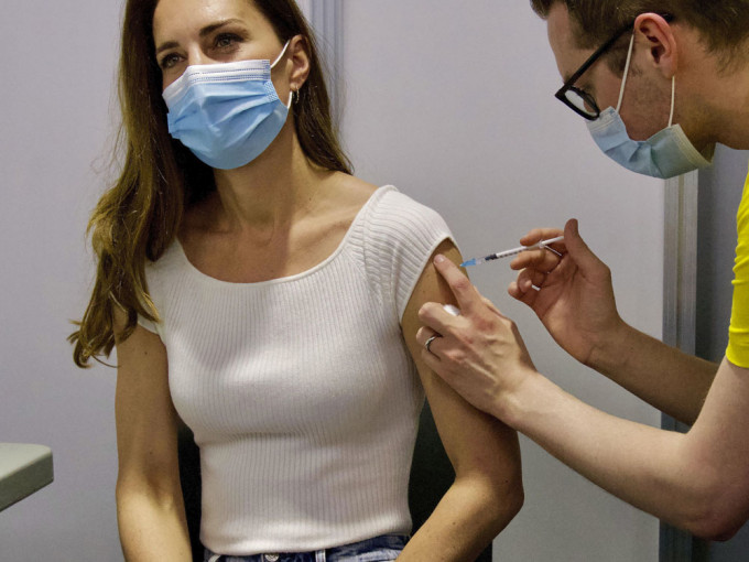 英國逾75%成年人已接種一劑新冠疫苗。AP圖片