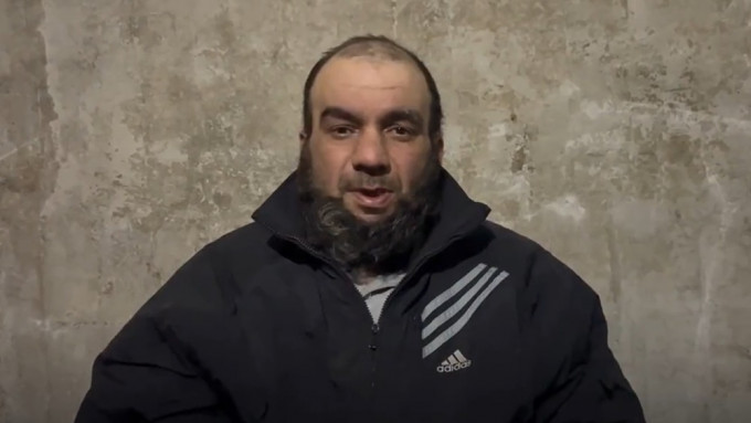 被俘車臣男疾呼，希望同胞向總統卡德羅夫鬥爭。互聯網圖片