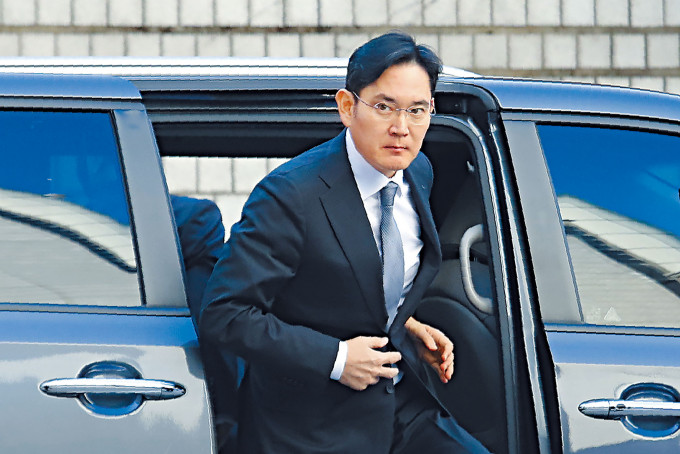 三星集团掌舵人李在熔二〇一九年十一月到首尔高等法院应讯。