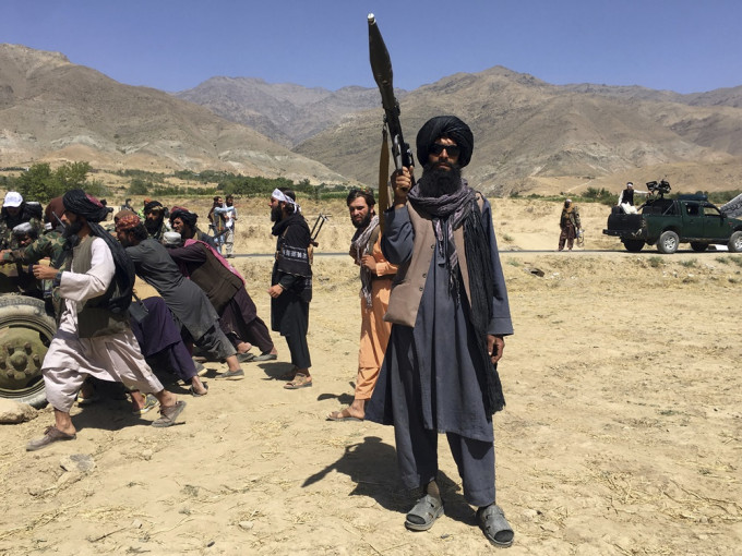 塔利班繼續在潘傑希爾地區與反抗軍戰鬥。AP資料圖片
