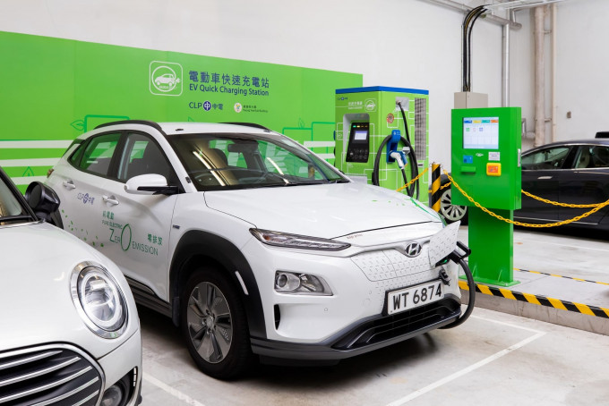 中华电力辖下电动车充电站延长免费充电服务至2022年底。 中华电力提供