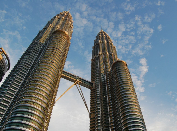 負責設計馬來西亞雙子塔的著名建築師西薩佩里逝世。網圖