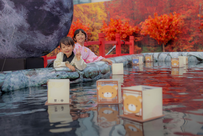 D2 Place 秋日文化祭场地布置更结合「熊仔头」及日本祭典元素。