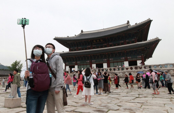 中国赴南韩的游客相隔13个月重上40万人次水平。AP资料图片