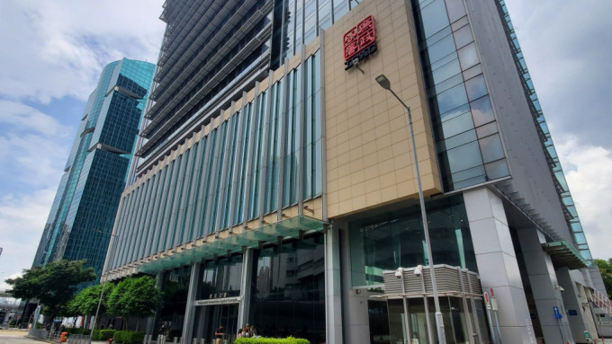 廉政公署与会计及财务汇报局首次采取三方联合行动，涉及两家香港上市公司，拘3人。资料图片
