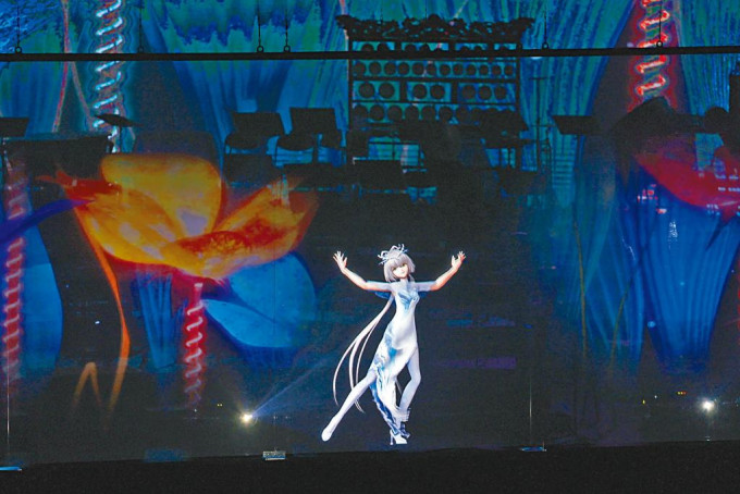 采用全息投影高科技手段，虚拟偶像洛天依献唱北京二○二二年冬奥会徵集歌曲《Time to Shine》。