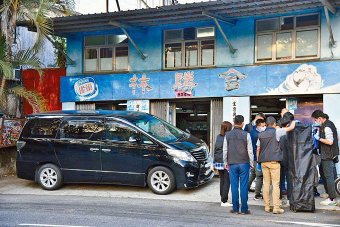 贝沙湾绑架案，警方在上水寻回涉案的七人车。资料图片