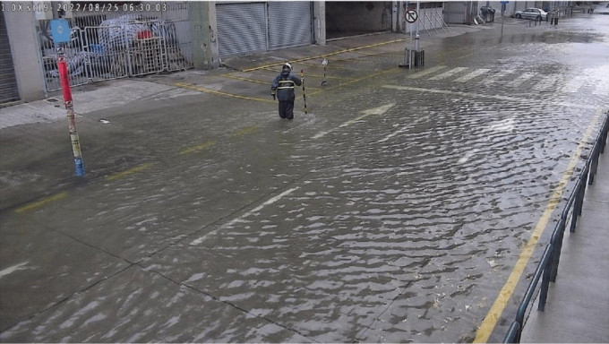 早上內港南水浸情況。氣象局圖片
