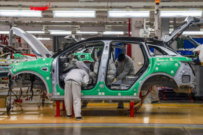 2022年广东省GDP超12.9万亿元，新能源汽车带动汽车制造业增长20.8%。