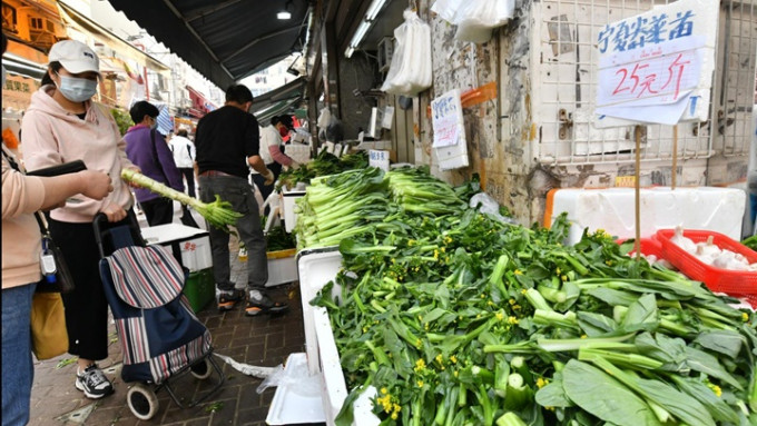 政府指昨日從內地進口本港的鮮活食品供應穩定。