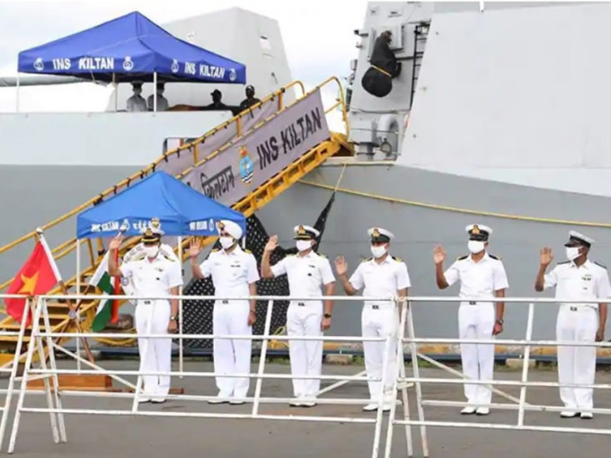 印度及越南举行「海上通行」」军事演习。网图