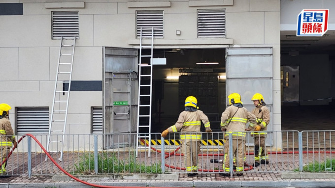 安泰邨電錶房起火 消防趕至救熄。黃文威攝