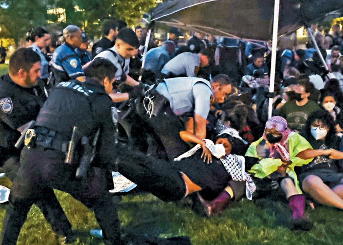 美国警察上周六进入圣路易斯华盛顿大学校园示威营地，拘捕挺巴勒斯坦示威者。