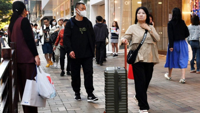 深圳由12月1日起恢復實施赴香港旅遊「一簽多行」政策。資料圖片