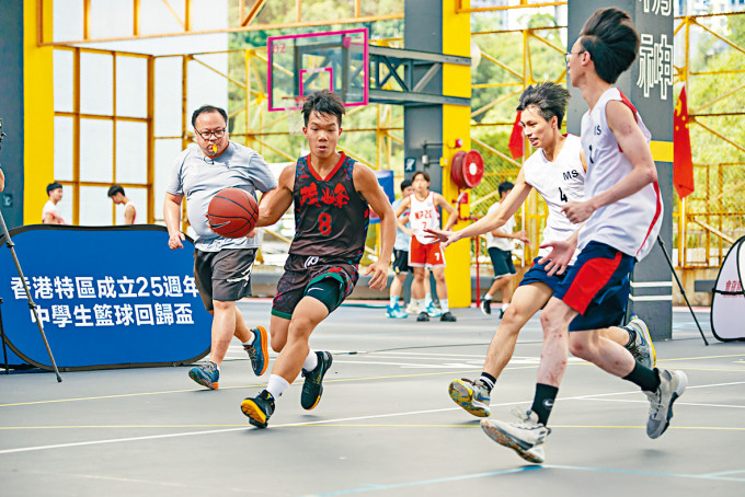 决赛由黑衫的希望种子篮球（团体）对战白衫的玛利诺中学，双方互有攻守，节奏紧凑。