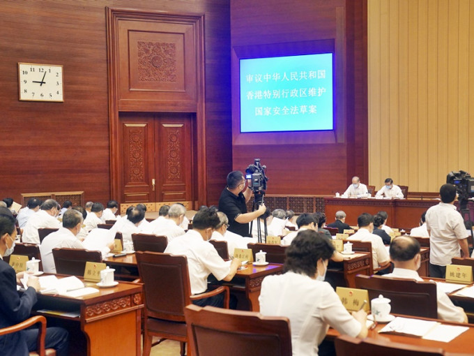 十三届全国人大常委会第二十次会议在北京人民大会堂举行第一次全体会议。新华社
