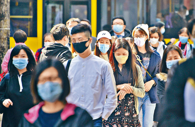 ■政府计画下月开始为市民安排接种疫苗，希望香港生活能早日复常。