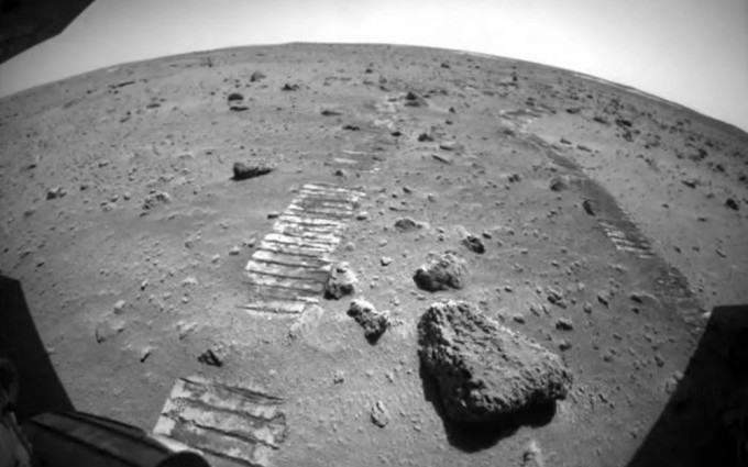 「祝融号」火星车已在火星表面工作82个火星日。中国探月与航天工程中心微信公众号相片