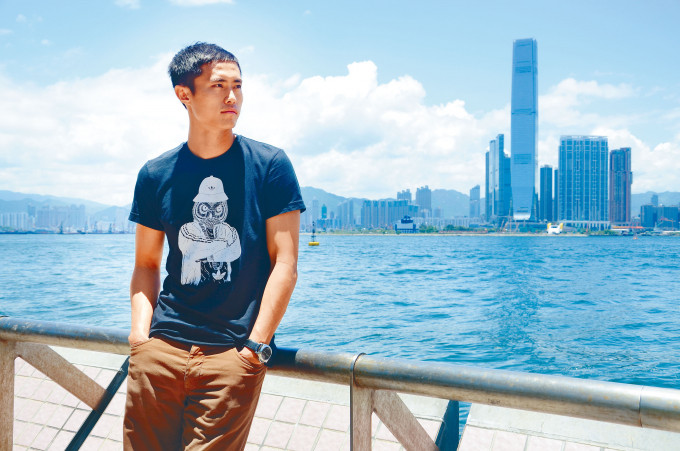 自九九年在二合出道至今，陳偉豪經歷了香港足球的高低潮，年屆三十八的他周二正式結束廿一年職業球員生涯。