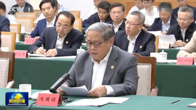 香港冯氏集团主席冯国经出席座谈会。（央视截图）