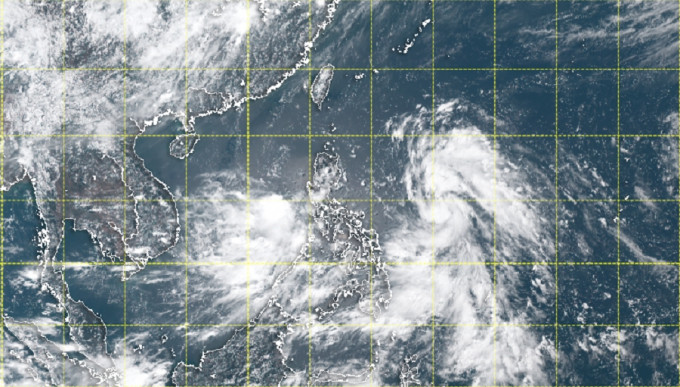 南海及菲律賓東面分別有2個低壓區發展。天文台衛星雲圖