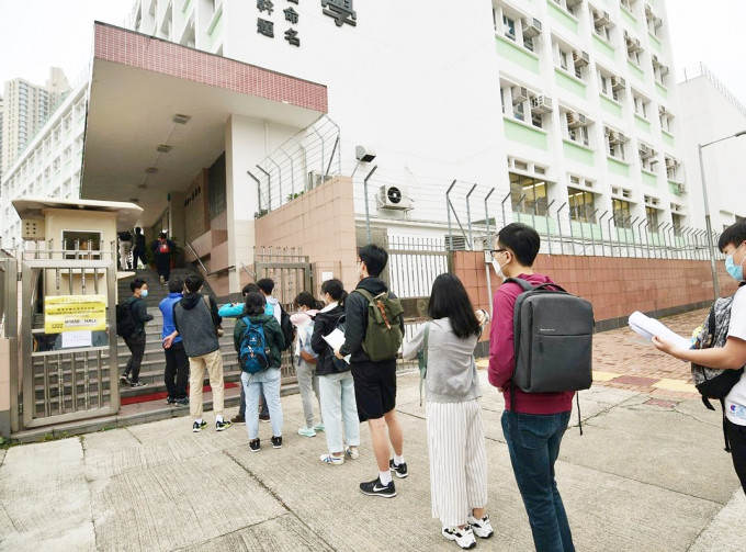 文章又指，香港教育界「中毒」至深。資料圖片