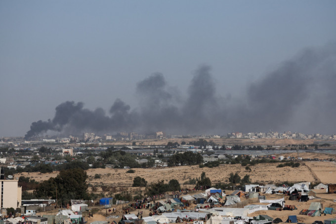 以色列軍隊周一密集轟炸加沙南部汗尤尼斯，造成至少50人死亡，100人受傷。路透社