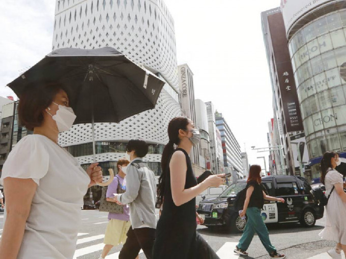 東京都新增2447宗新冠肺炎確診個案。AP圖片