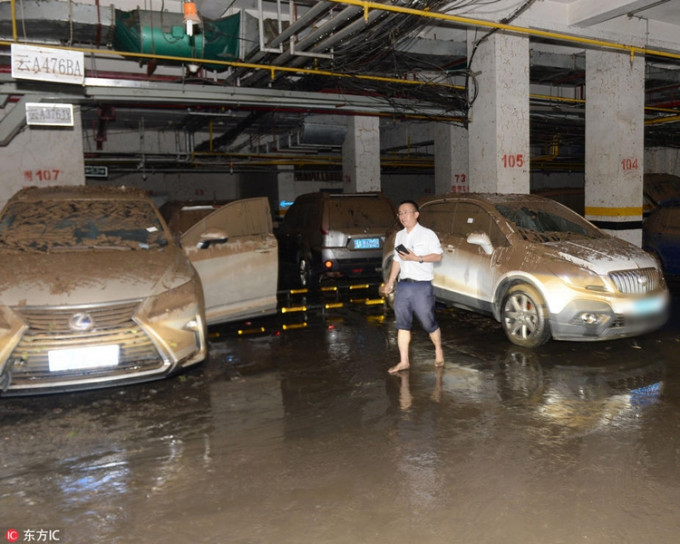 停車場管理公司用了3日才完成抽水工作。