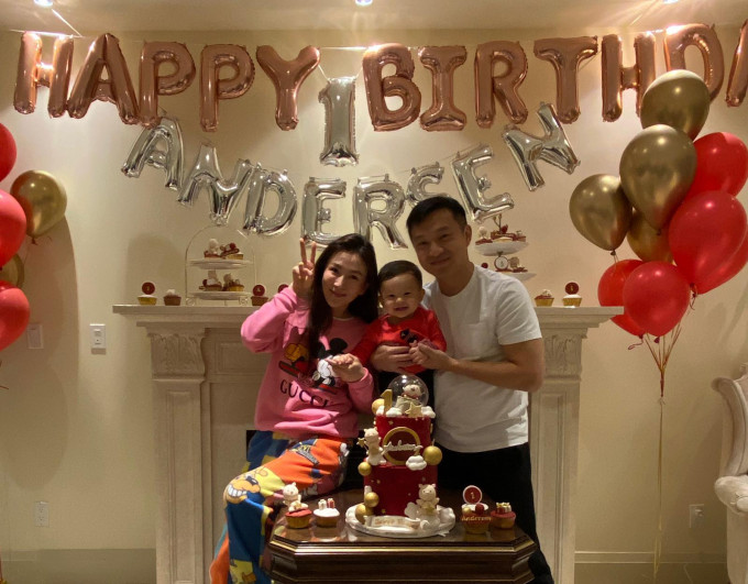 Marie与老公薛嘉麟为Andersen简单庆祝一岁生日。