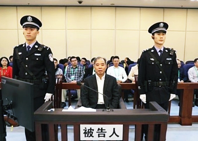 前宁波市长卢子跃受贿1.5亿，认罪候惩。