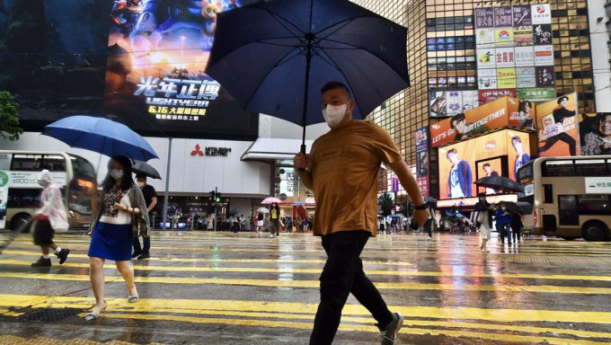 天文台預測明日雨勢有時頗大。 資料圖片