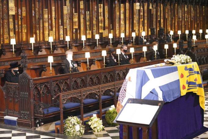 菲腊亲王灵柩安葬圣乔治教堂皇家墓室。AP图片