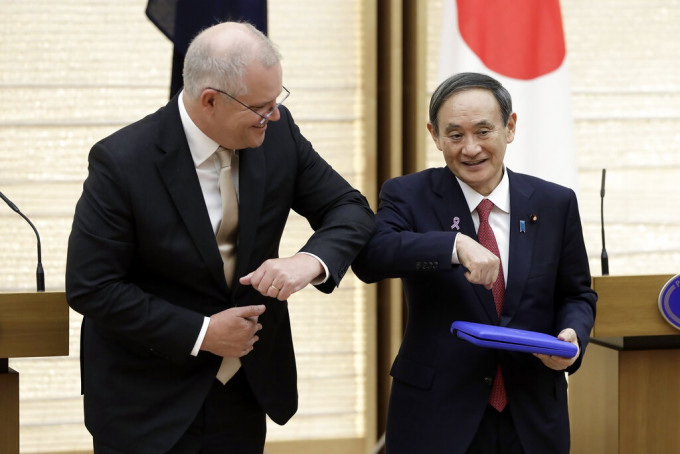 訪問東京的澳洲總理莫里森（Scott Morrison）與日本首相菅義偉會面。AP圖片