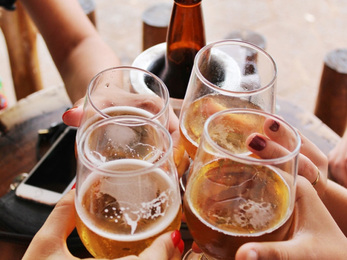 營養師指，啤酒的熱量主要來自酒精本身，而非糖分或脂肪。unsplash圖片
