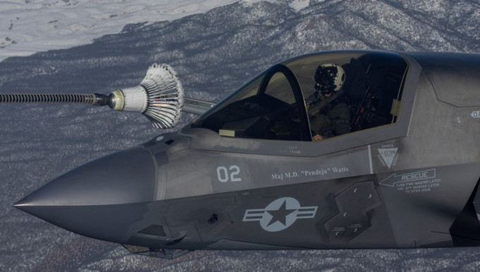 演習中的美國F-35B戰機空中加油。