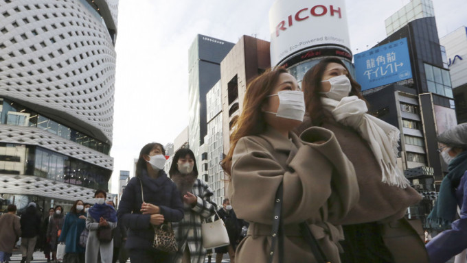日本单日增逾6万确诊。AP图片