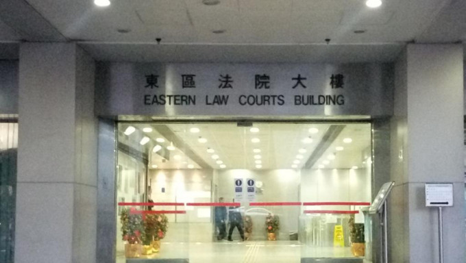 被告今天在東區裁判法院否認控罪。